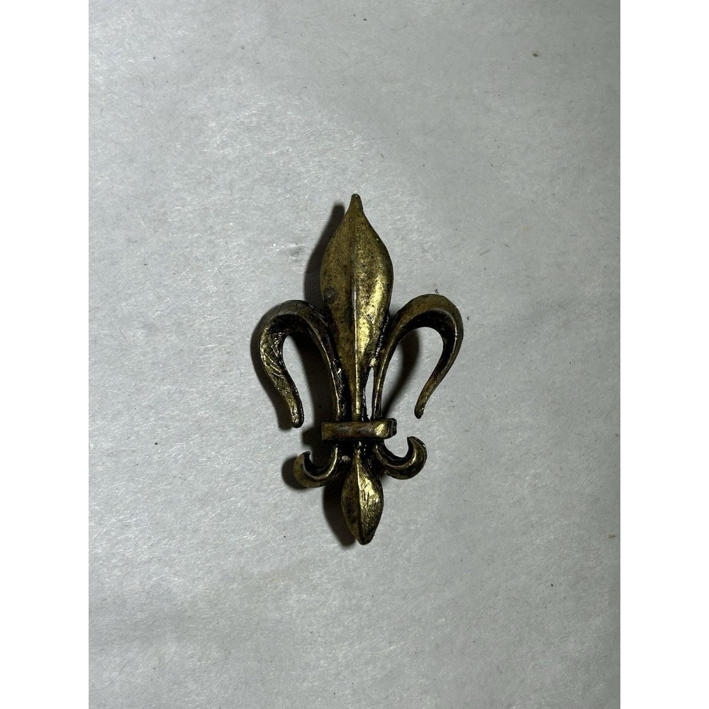 Vintage Fleur de Lis Gold Tone Brooch Pin for Women Fashion Jewelry
